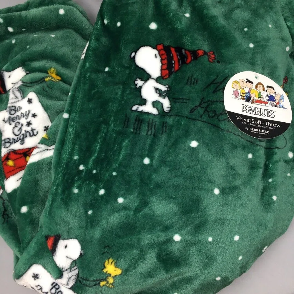 Peanuts Berkshire Christmas Snoopy VelvetSoft Throw Blanket Green Merry Bright